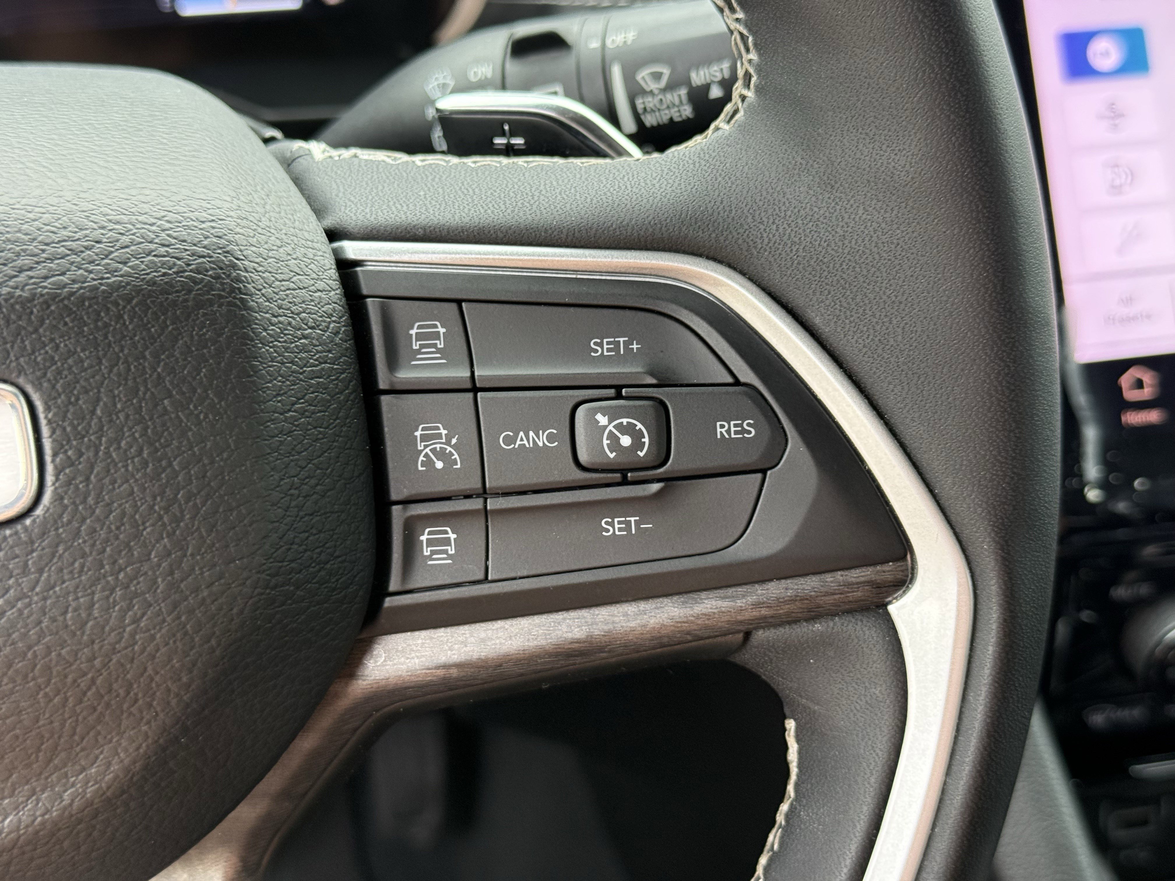 Used 2023 Jeep Grand Cherokee L Limited w/ Trailer Tow Group (B) image 18