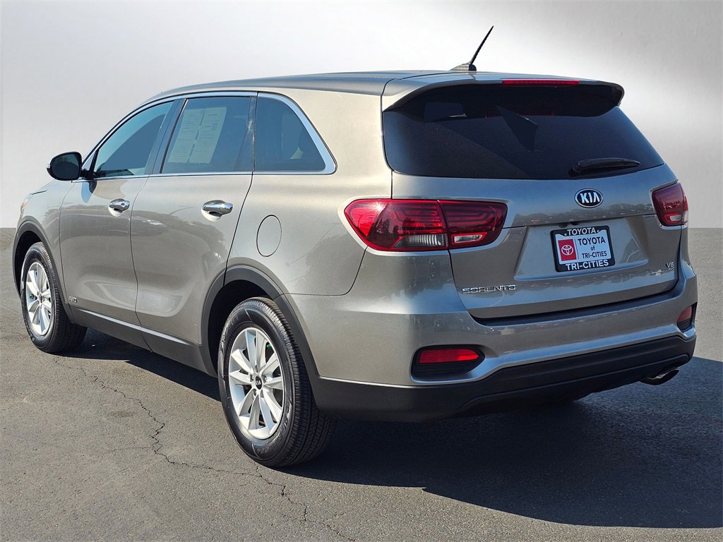 Used 2019 Kia Sorento LX image 3