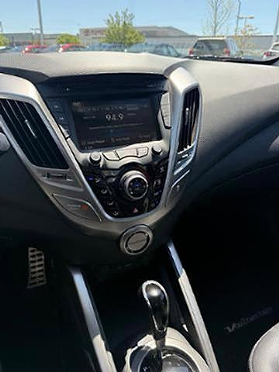 Used 2012 Hyundai Veloster w/ Style Pkg FWD image 9