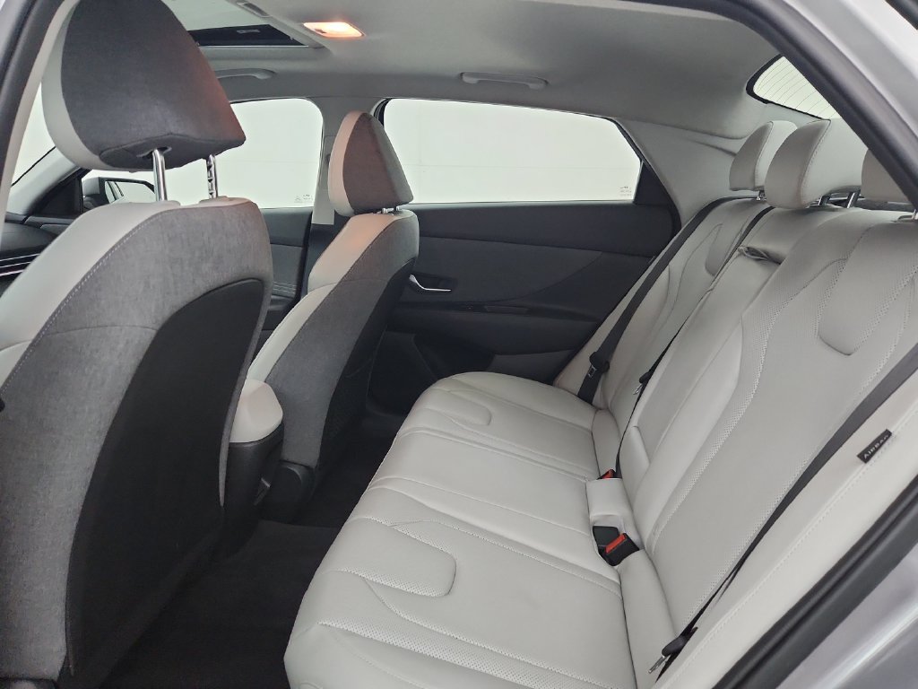 Used 2025 Hyundai Elantra Limited FWD image 35