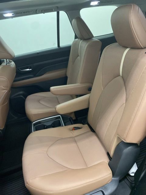 Used 2026 Toyota Grand Highlander AWD image 23