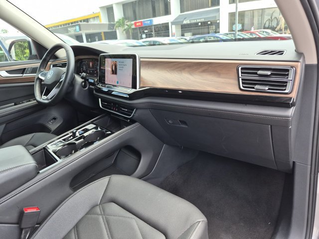 Used 2025 Volkswagen Atlas SE FWD image 31