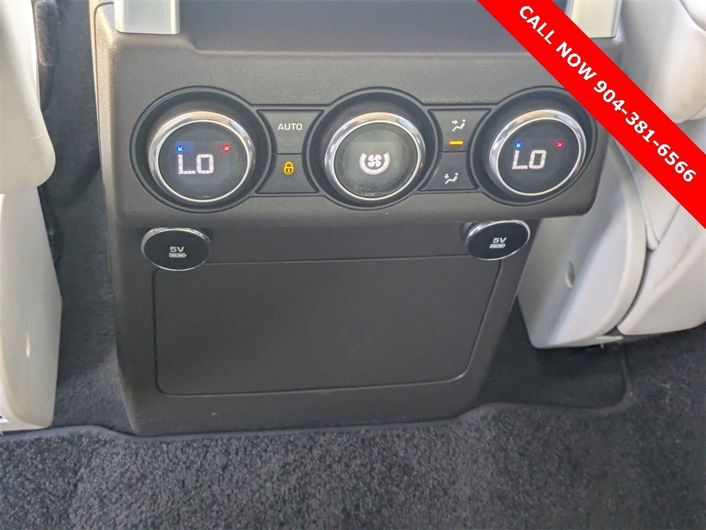 Used 2019 Land Rover Discovery HSE image 18