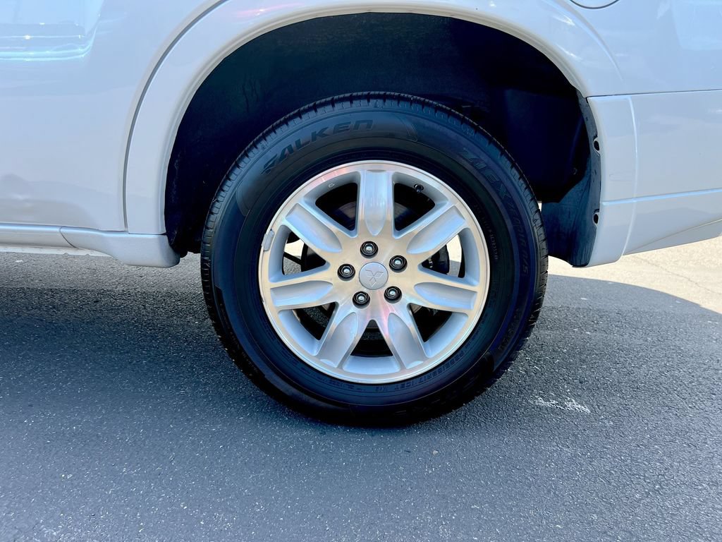Used 2011 Mitsubishi Endeavor LS AWD/4WD image 26
