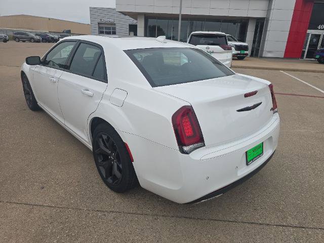 Used 2022 Chrysler 300 S w/ Comfort Group RWD image 3