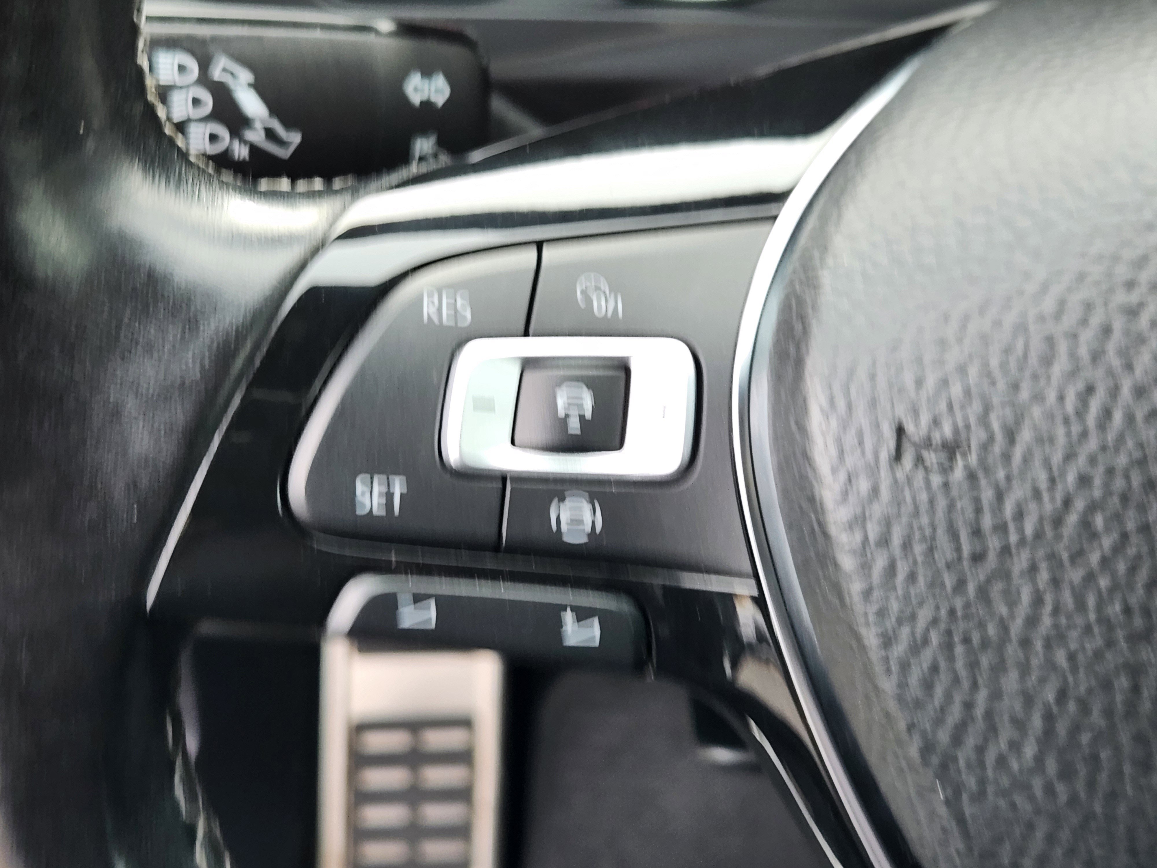 Used 2021 Volkswagen Tiguan SE R-Line w/ 3rd Row Seat Package image 24