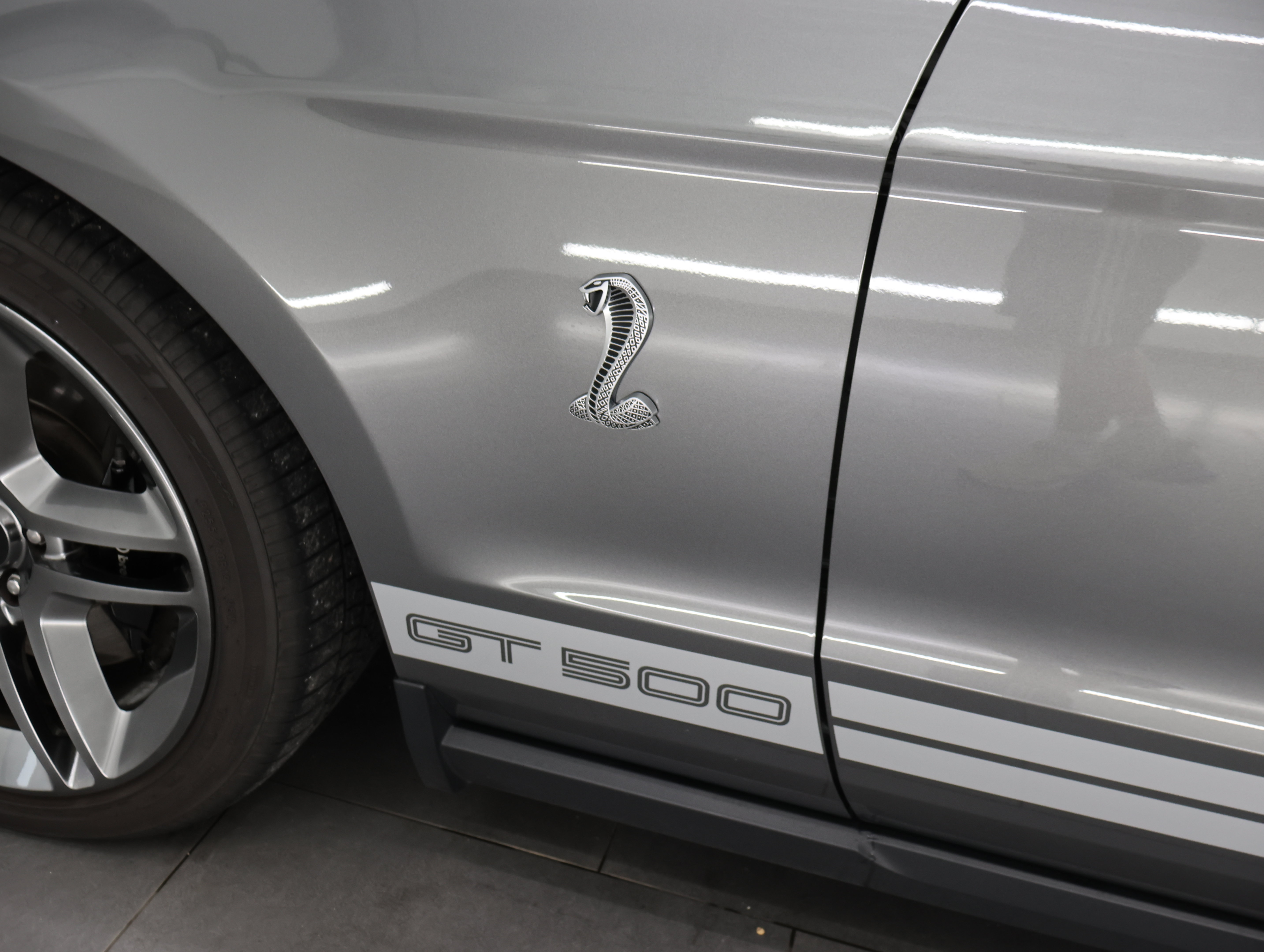 Used 2011 Ford Mustang Shelby GT500 RWD image 35