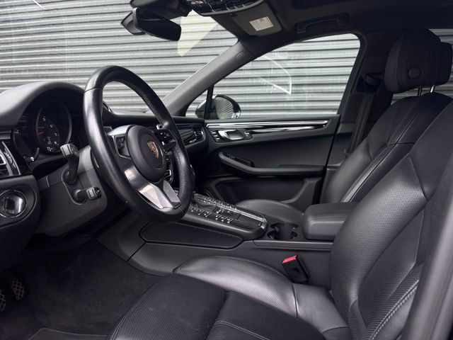 Certified 2021 Porsche Macan image 4