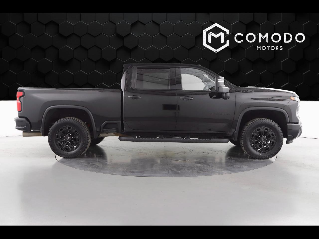 Used 2024 Chevrolet Silverado 2500 LTZ w/ LTZ Plus Package image 2