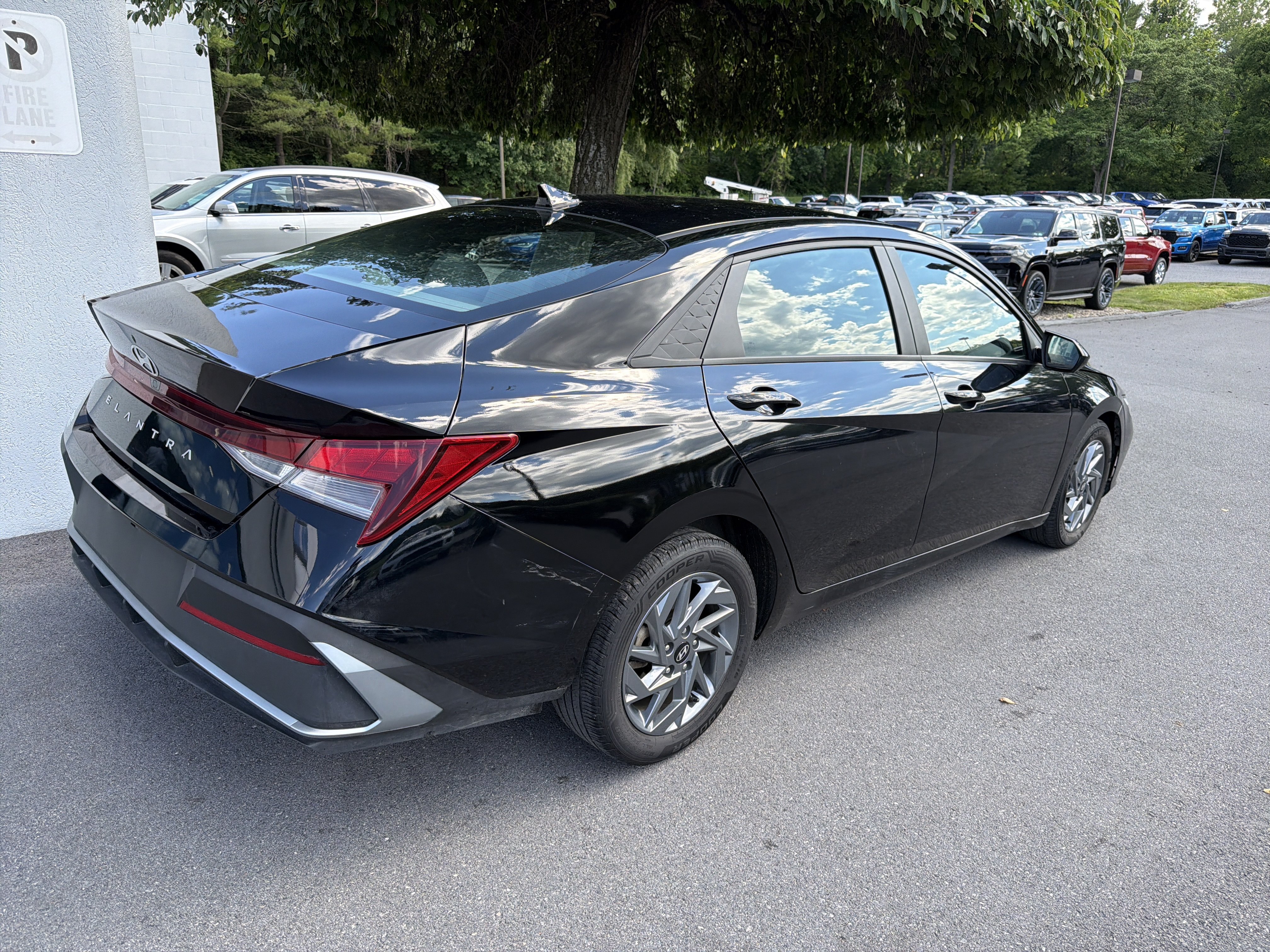 Used 2024 Hyundai Elantra SEL FWD image 4