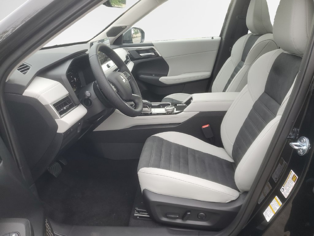New 2026 Mitsubishi Outlander SE AWD/4WD image 12