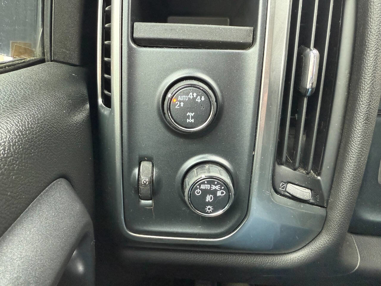 Used 2018 Chevrolet Silverado 1500 LT w/ All Star Edition image 24