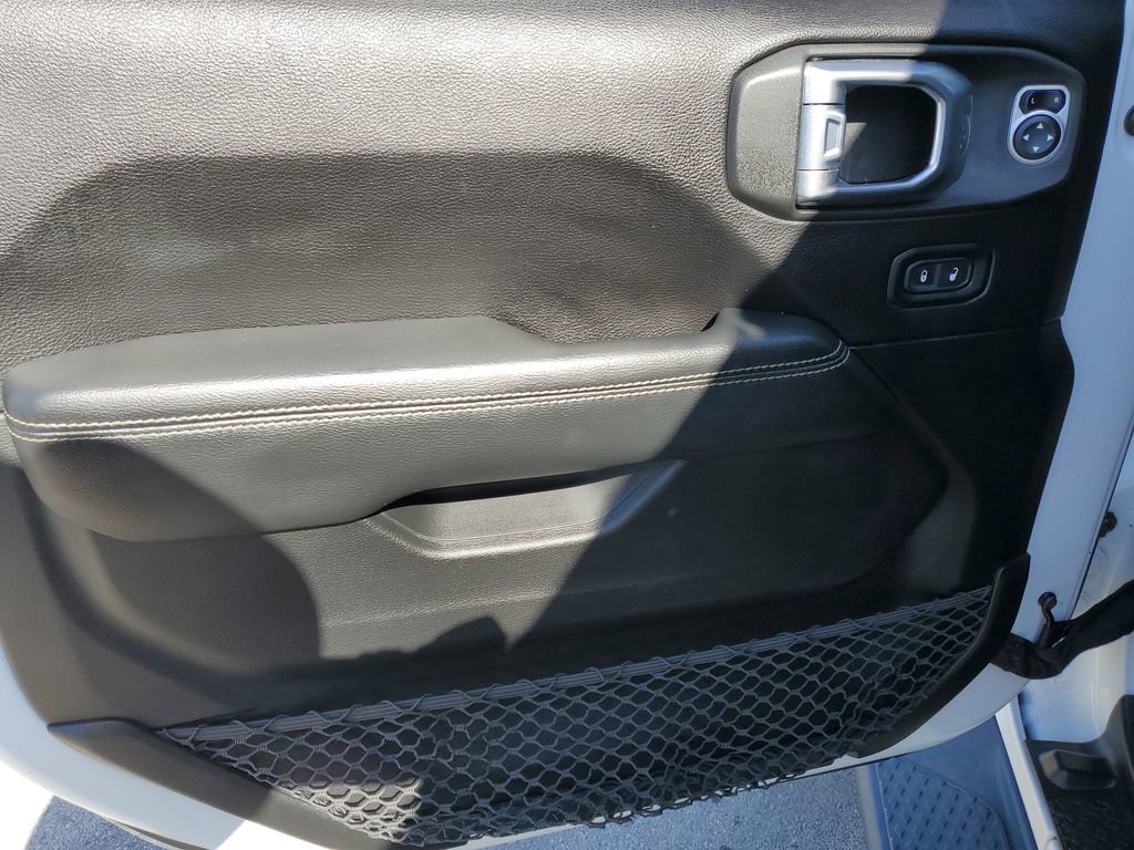 Used 2020 Jeep Gladiator Overland image 16