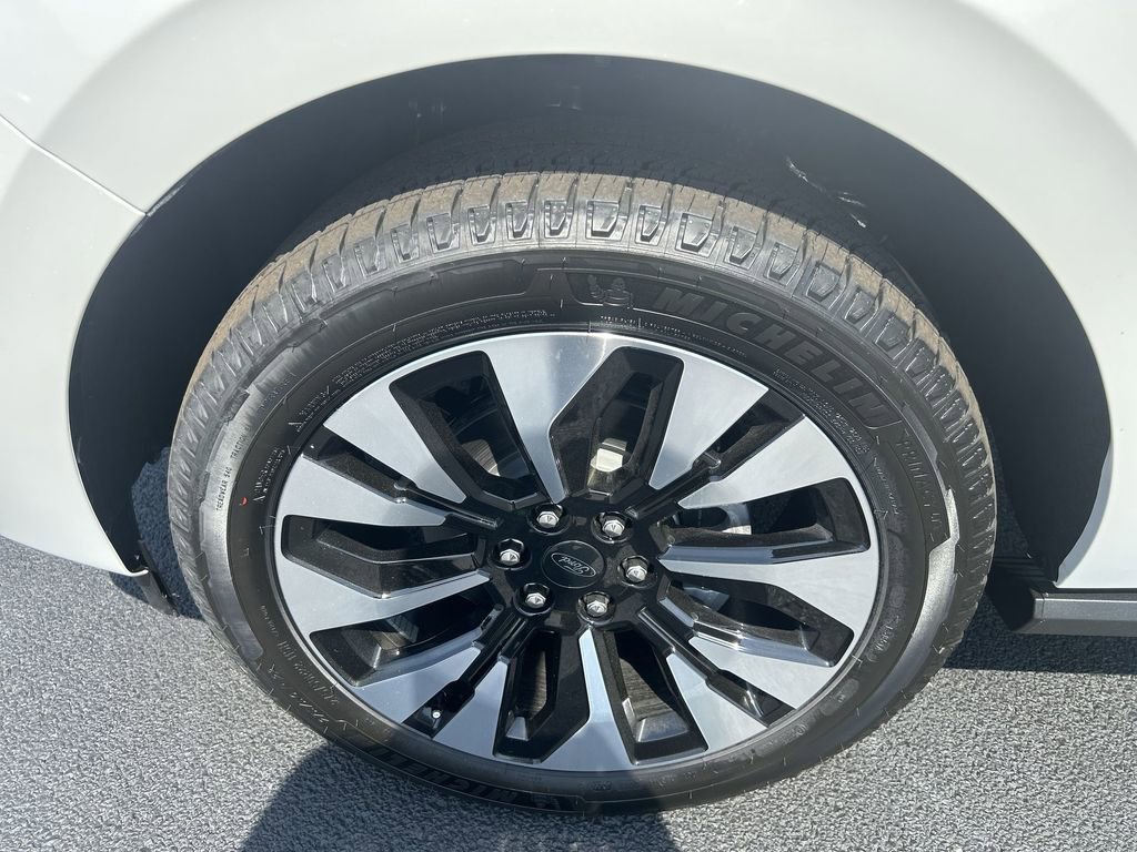 New 2026 Ford Expedition Max Platinum image 16