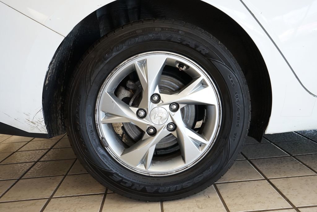 Used 2021 Hyundai Elantra SE FWD image 46
