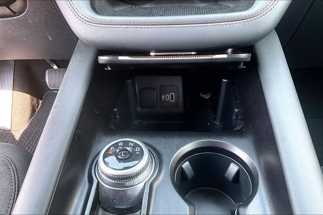 Used 2025 Ford Explorer Active AWD/4WD image 25