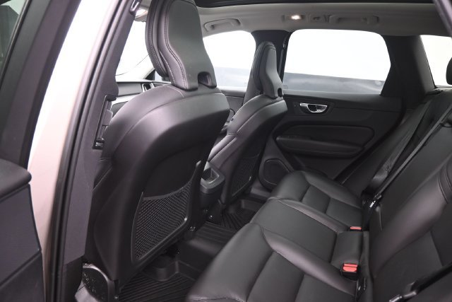 Used 2025 Volvo XC60 B5 Core AWD/4WD image 23