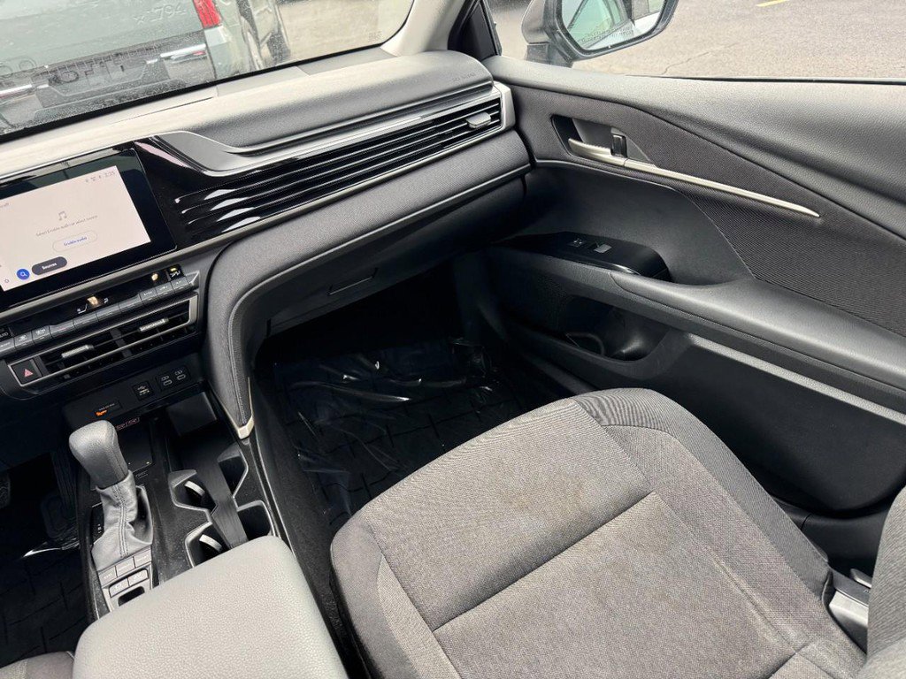 Used 2025 Toyota Camry image 15