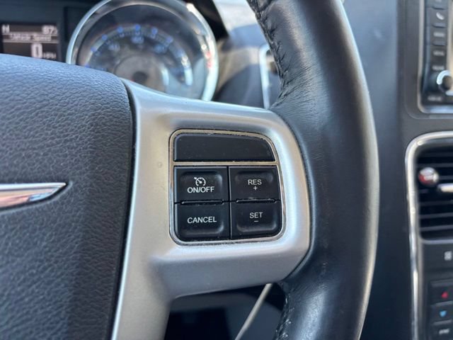 Used 2014 Chrysler Town & Country Touring FWD image 13