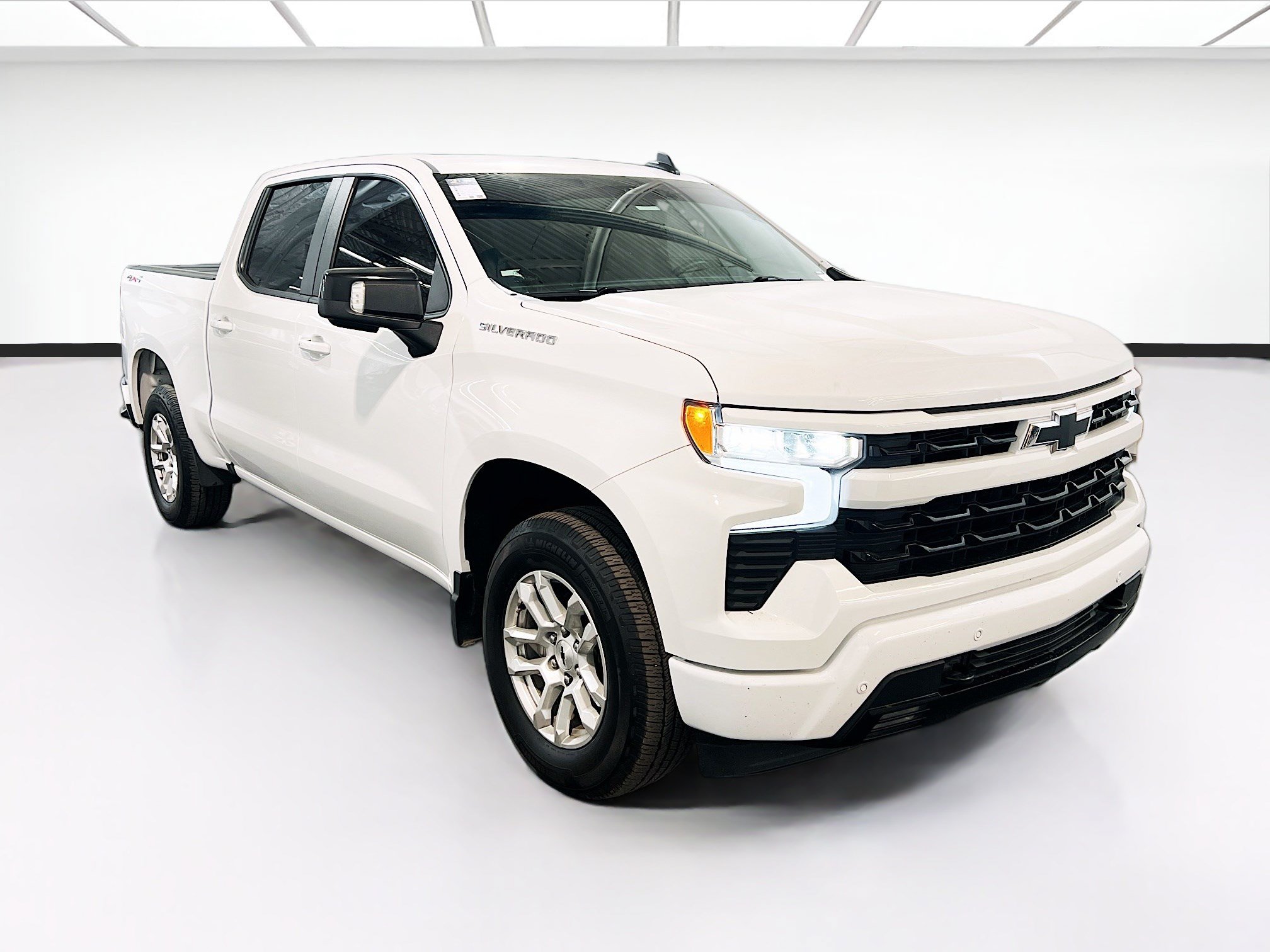 Used 2024 Chevrolet Silverado 1500 RST w/ Convenience Package II AWD/4WD image 3