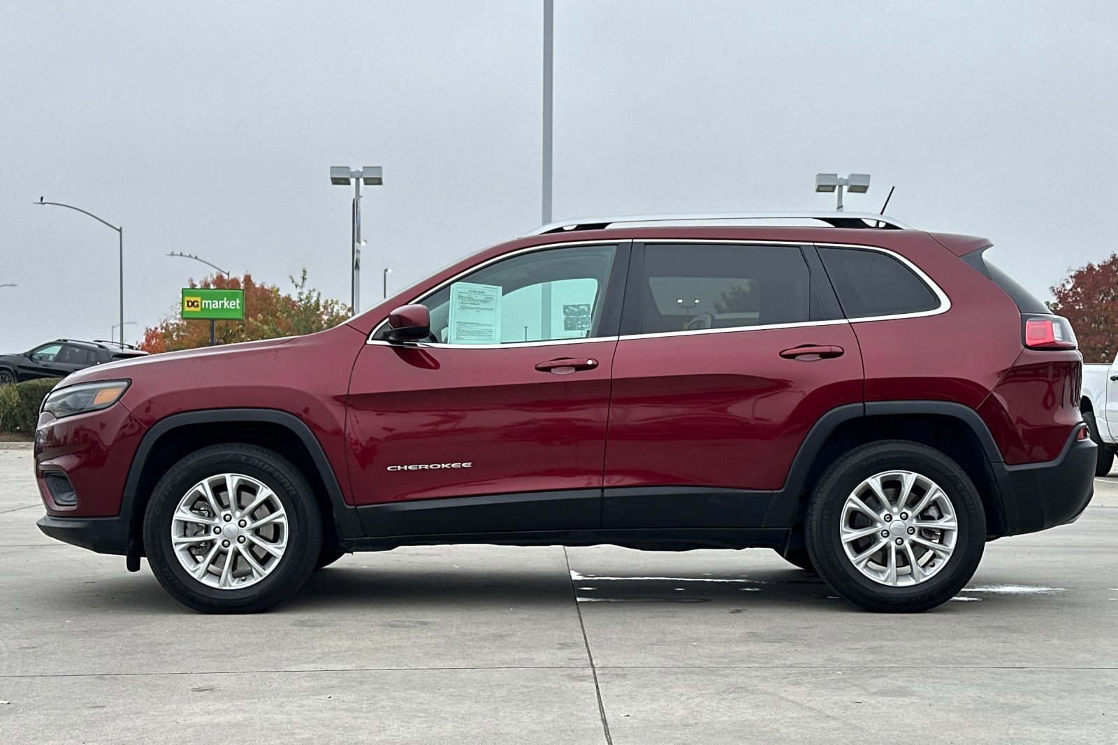 Used 2019 Jeep Cherokee Latitude w/ Popular Appearance Group image 3