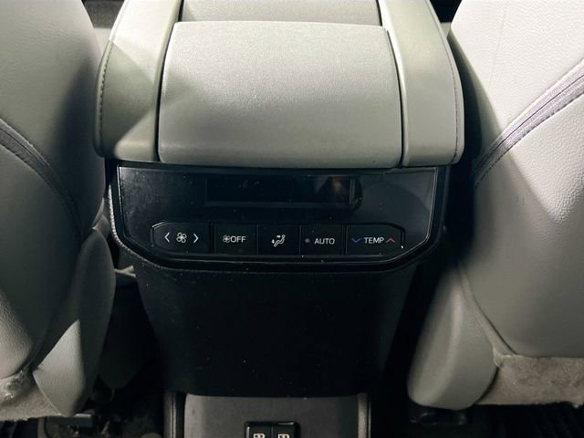 Used 2021 Toyota Highlander XLE AWD/4WD image 34