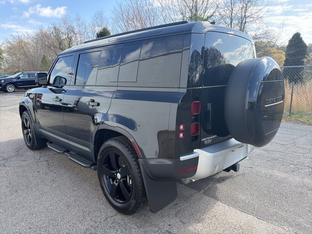 Used 2025 Land Rover Defender 110 SE AWD/4WD image 4