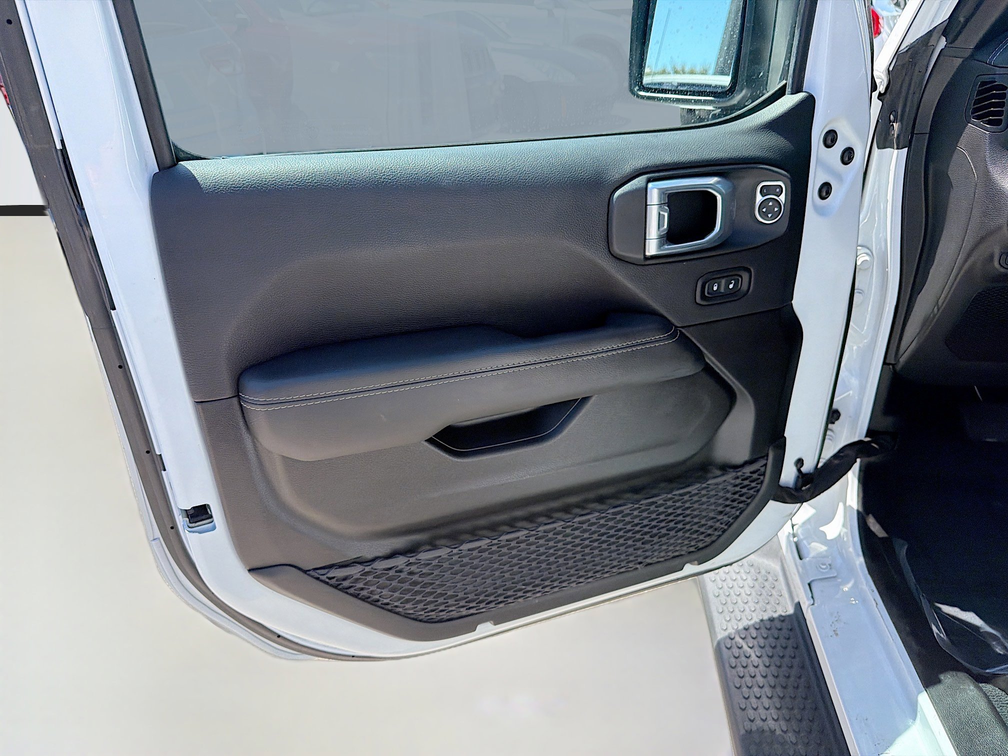 Used 2023 Jeep Wrangler Sahara w/ Cold Weather Group image 21