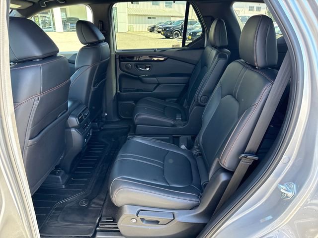 Used 2025 Honda Pilot TrailSport image 23