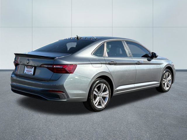 Used 2022 Volkswagen Jetta SE image 3