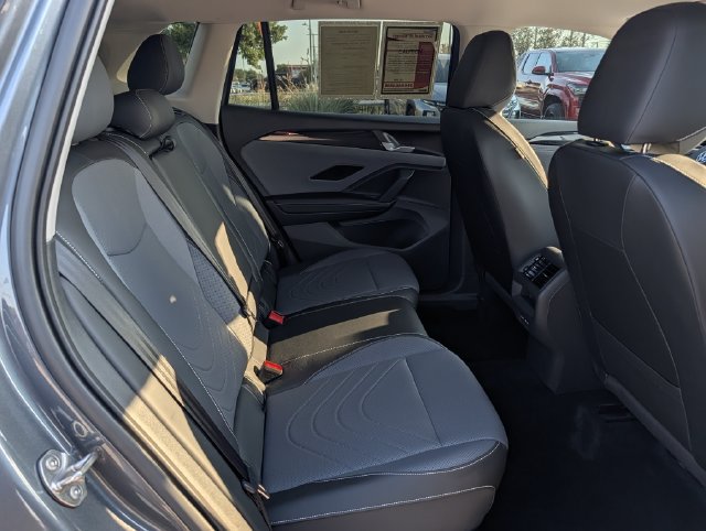 Used 2025 Volkswagen Tiguan SE FWD image 29