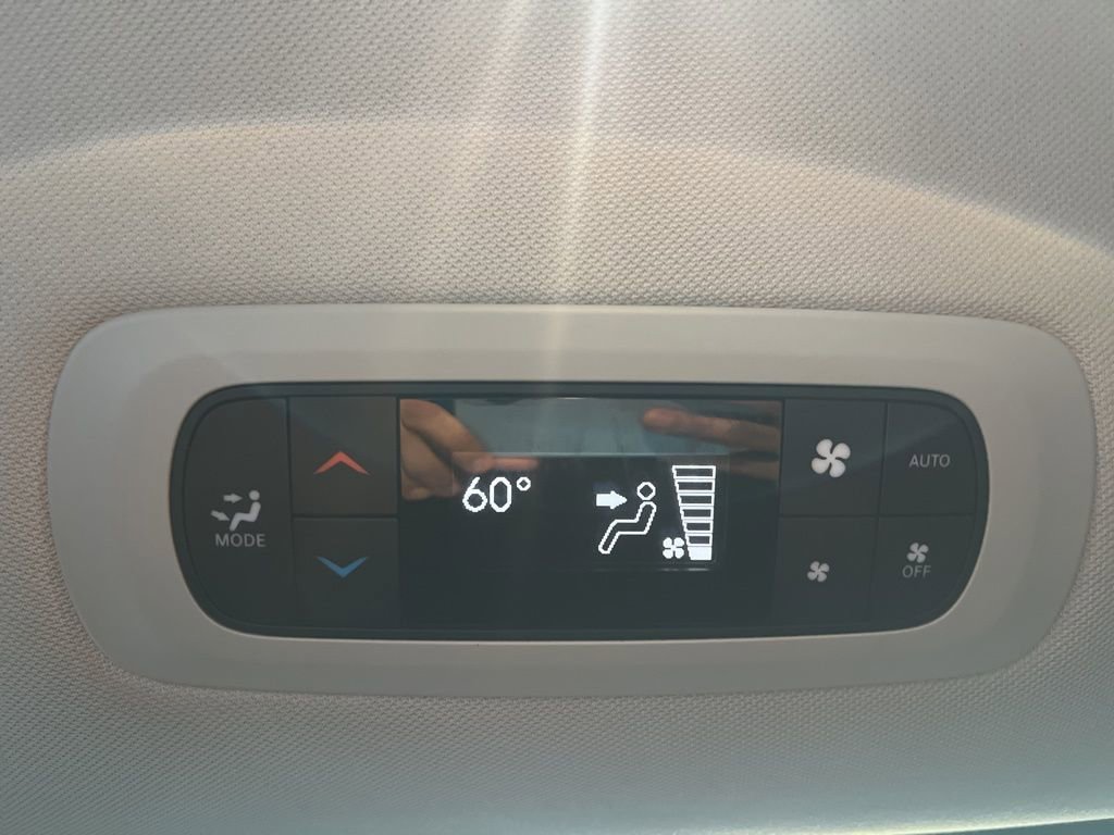 Used 2024 Chrysler Pacifica Touring-L image 27