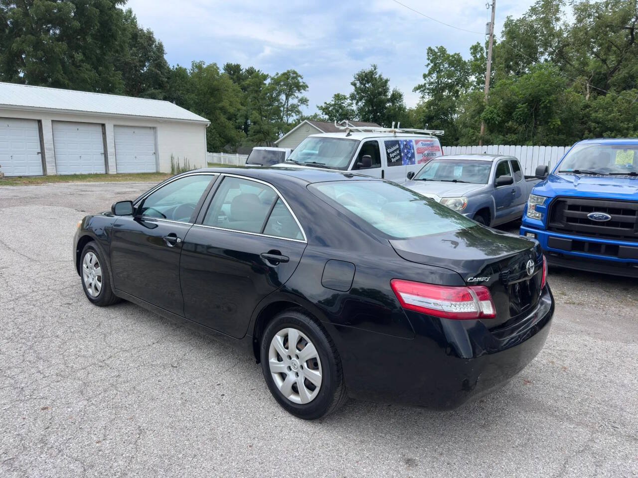 Used 2011 Toyota Camry LE FWD image 8
