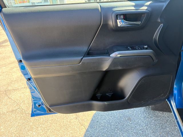 Used 2018 Toyota Tacoma TRD Off-Road AWD/4WD image 13