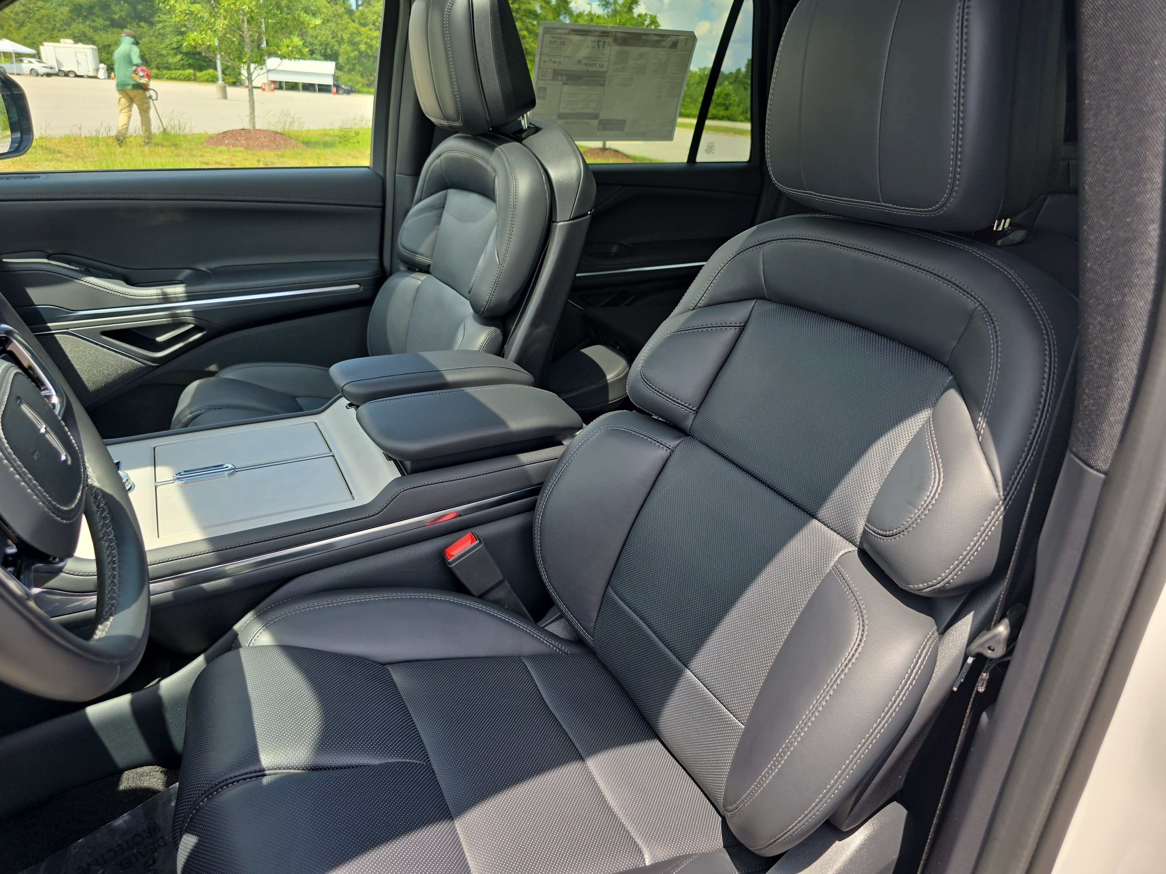 New 2027 Lincoln Navigator Reserve w/ Jet Appearance Package AWD/4WD image 16