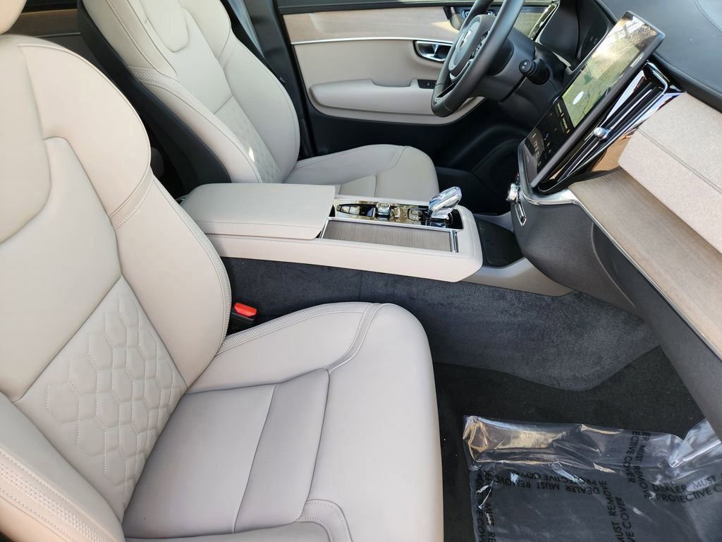 New 2026 Volvo XC90 T8 Plus w/ Protection Package Premier AWD/4WD image 5