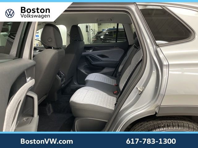 Used 2025 Volkswagen Tiguan S w/ 18" Wheel Package image 8