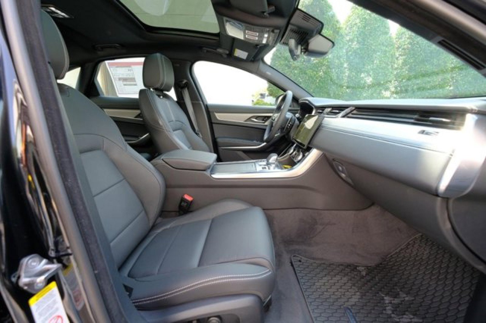 New 2024 Jaguar XF R-Dynamic SE image 19