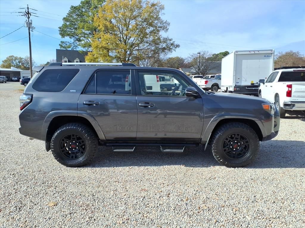 Used 2022 Toyota 4Runner SR5 Premium image 8