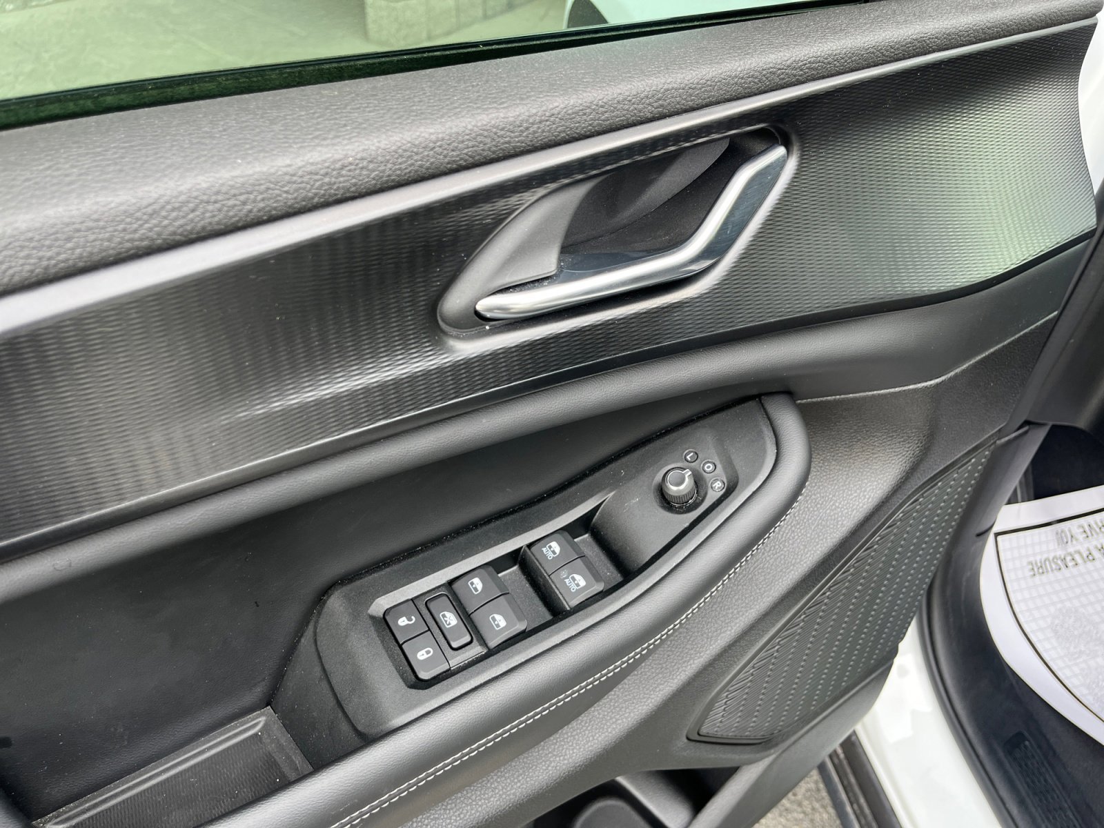 Used 2025 Jeep Grand Cherokee L Laredo image 14