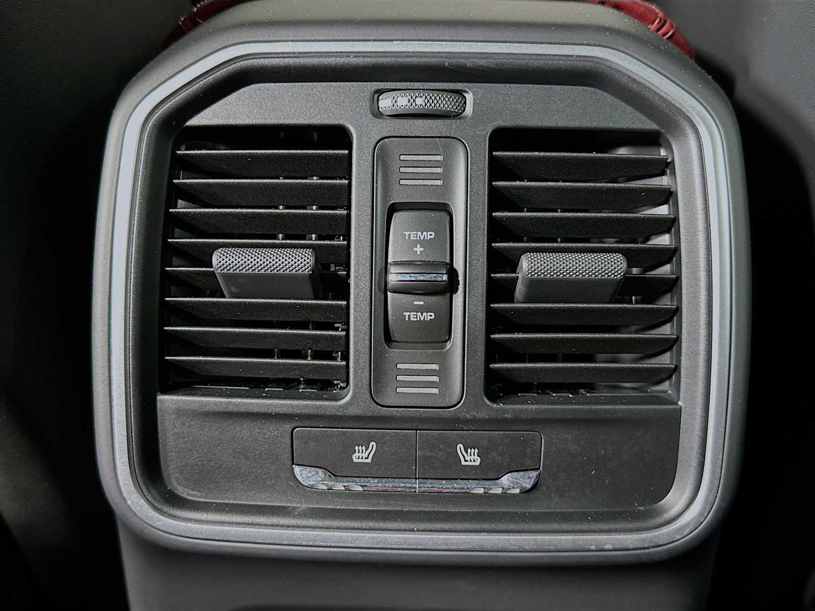 Certified 2025 Porsche Macan image 27