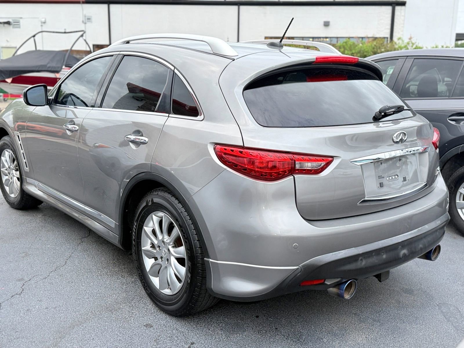 Used 2011 INFINITI FX35 AWD w/ Premium Pkg image 4