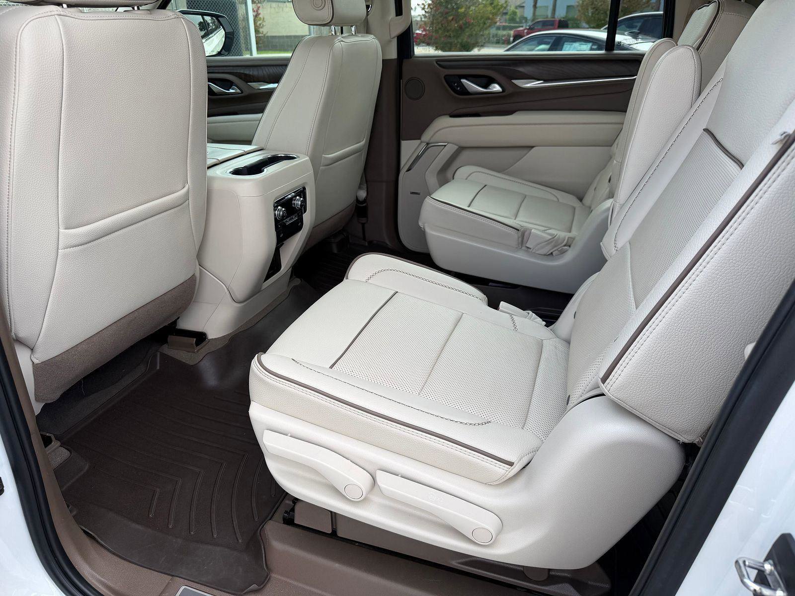 Used 2022 GMC Yukon XL Denali AWD/4WD image 4