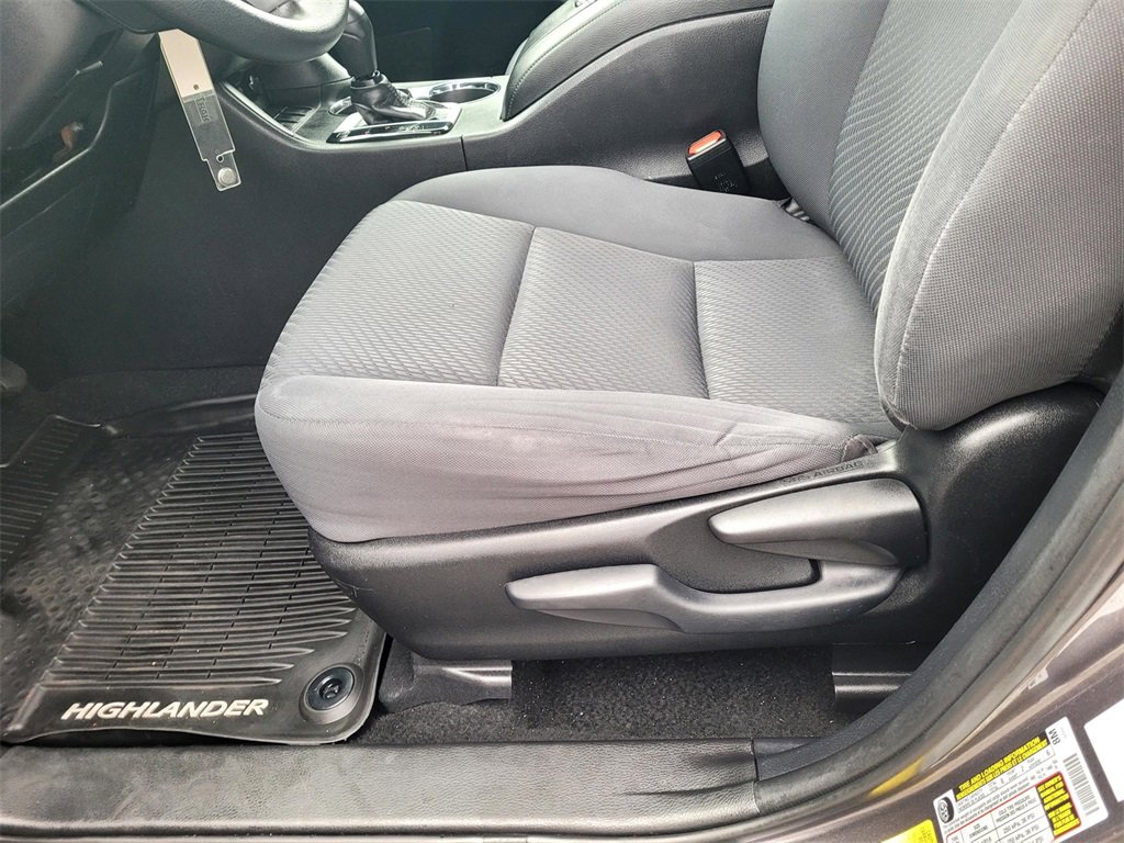 Used 2019 Toyota Highlander LE image 15