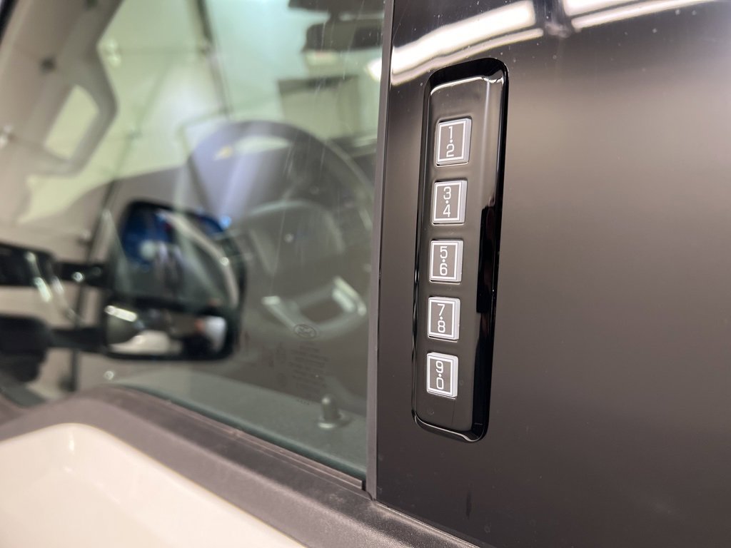 New 2026 Ford F250 Lariat w/ Black Appearance Package image 34