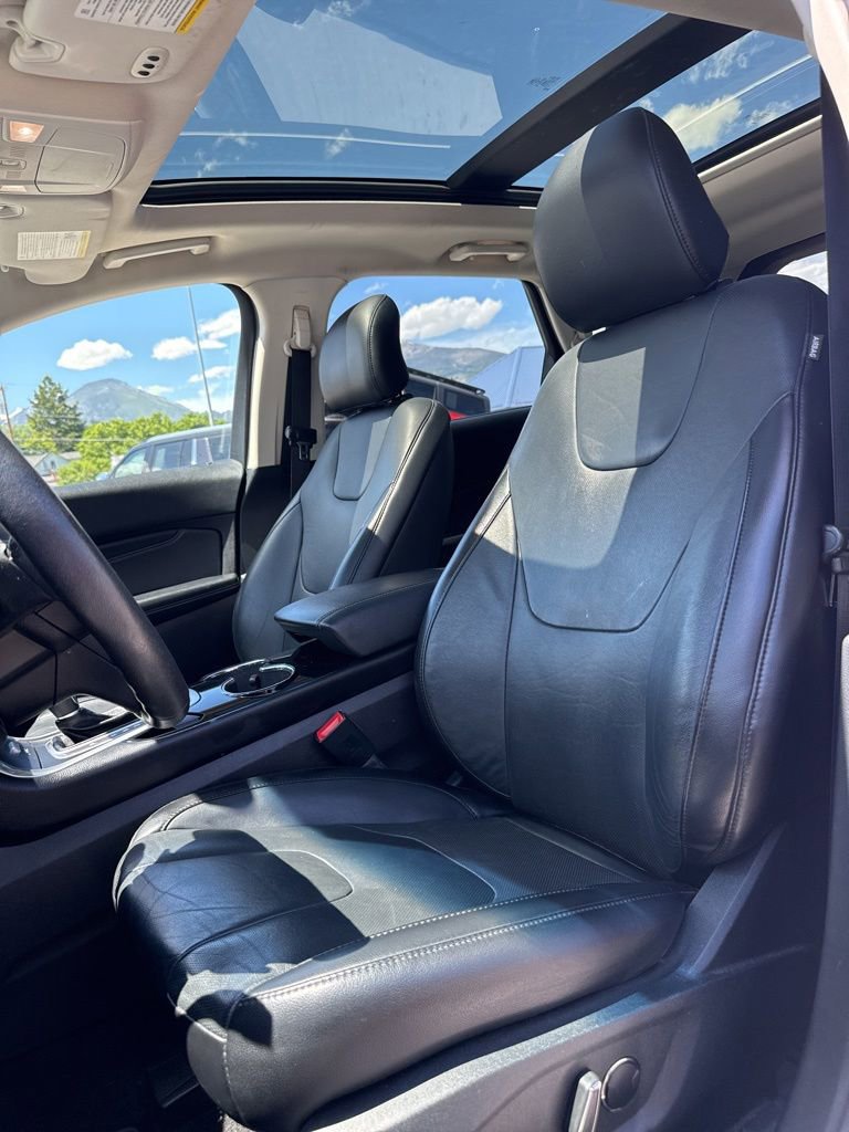 Used 2017 Ford Edge Titanium w/ Equipment Group 301A AWD/4WD image 9