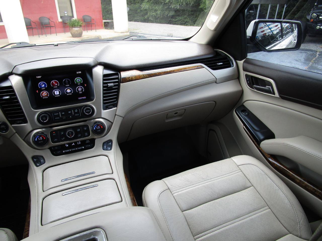 Used 2015 GMC Yukon Denali w/ Touring Package RWD image 9