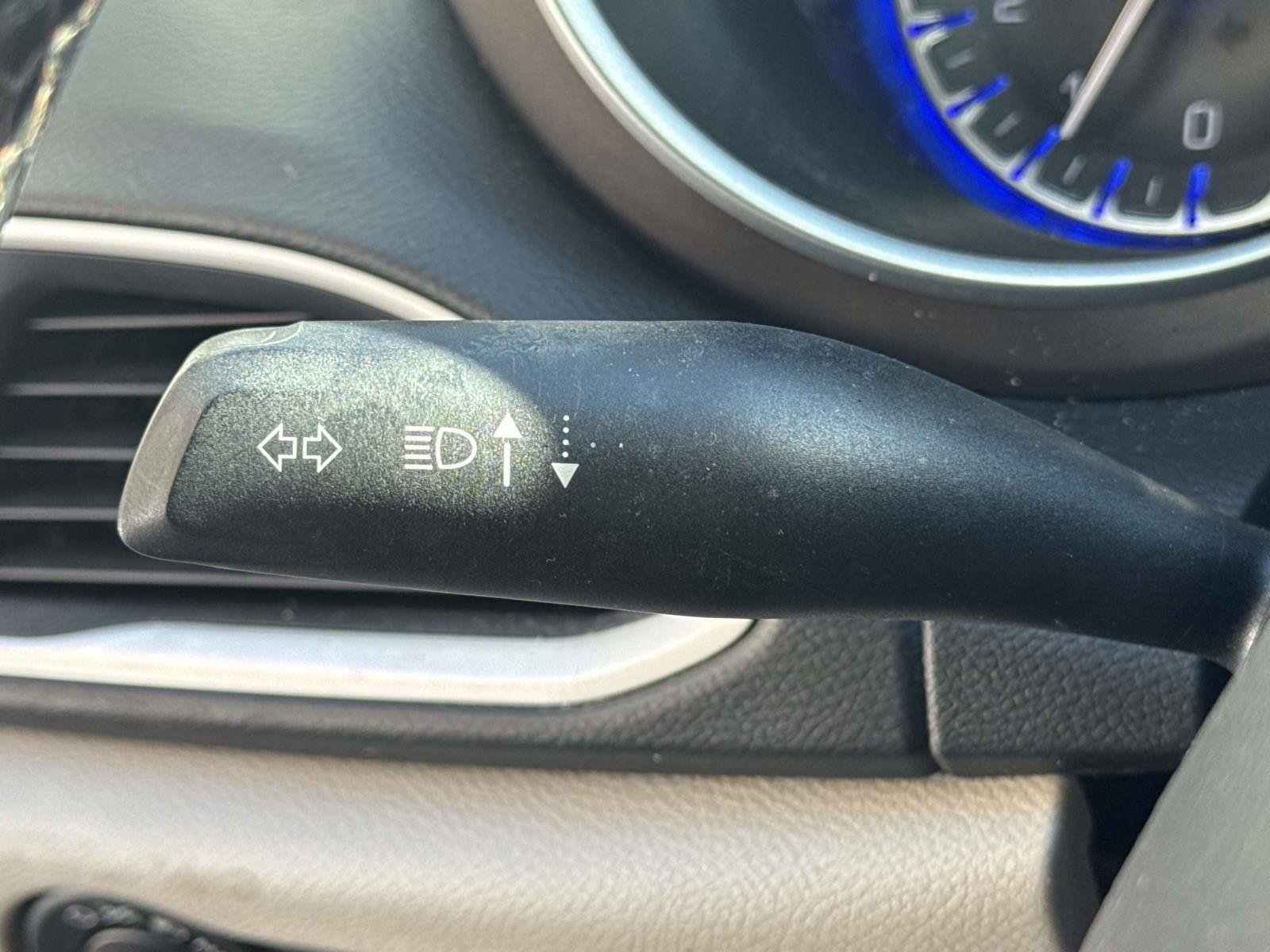 Used 2019 Chrysler Pacifica Touring-L image 21