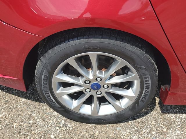 Used 2017 Ford Fusion SE w/ Fusion SE Technology Package FWD image 5