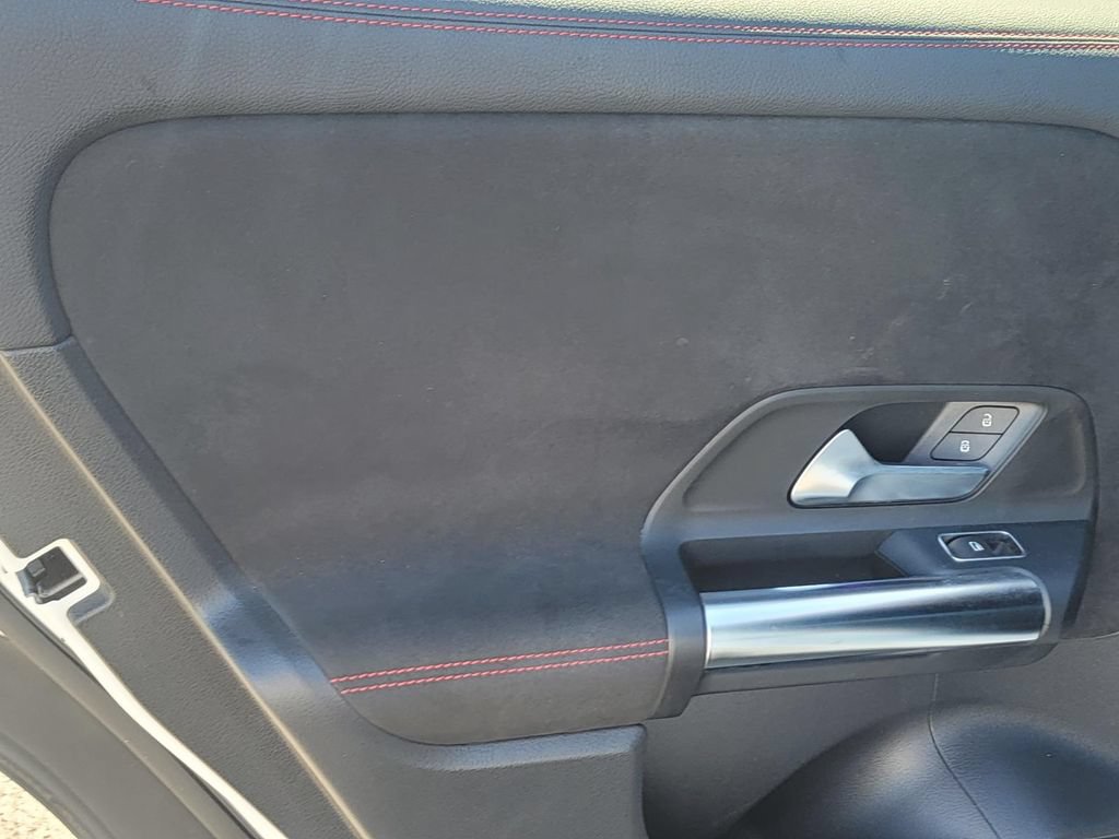 Used 2022 Mercedes-Benz GLA 250 4MATIC image 14